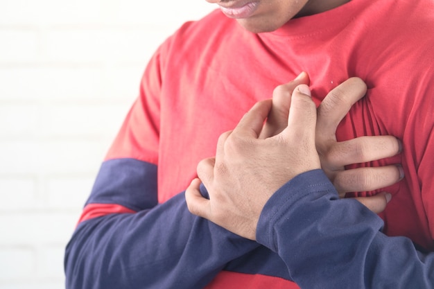 Почему возрастает частота сердцебиения при встрече с человеком?